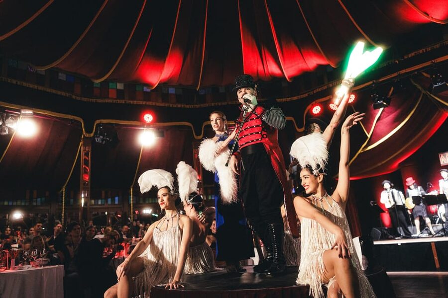 Mirage Vienna: Burlesque Spectacular – Dinner Show - The live band gives the room its pulse