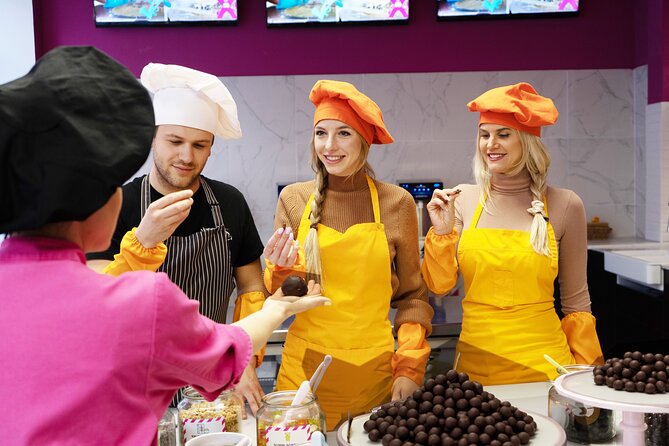 Mozart Kugel Workshop in Chocolate Museum Vienna "BO-YO" - Who will enjoy this most?