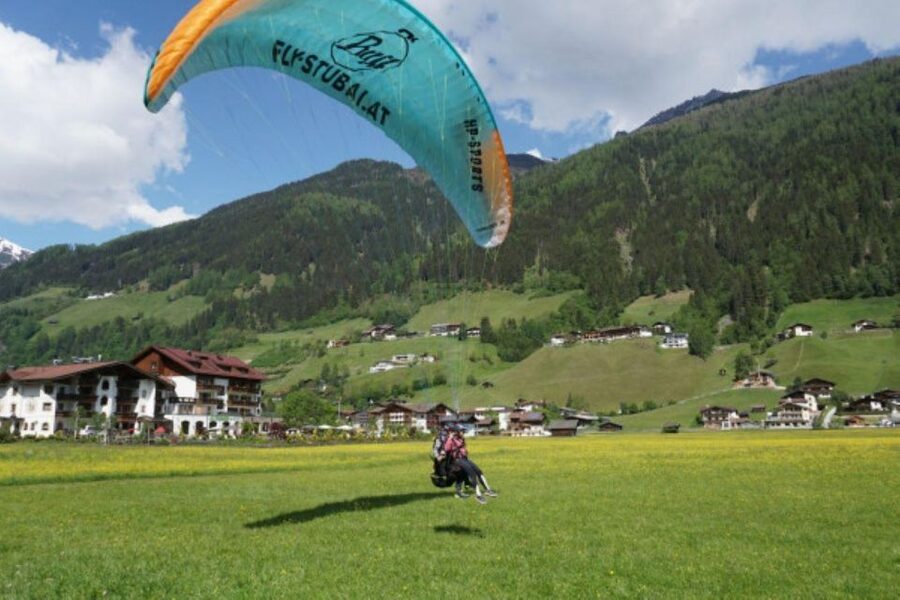 Neustift im Stubaital: Morning Paragliding Experience - Starting at the Elfer lifts in Neustift