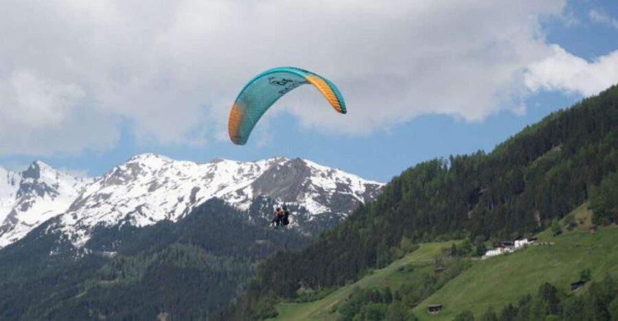 Neustift im Stubaital: Morning Paragliding Experience - Getting ready at the mountain launch point