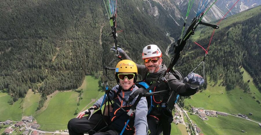Neustift im Stubaital: Panoramic Tandem Paragliding Flight - Meeting Parafly beside the landing field