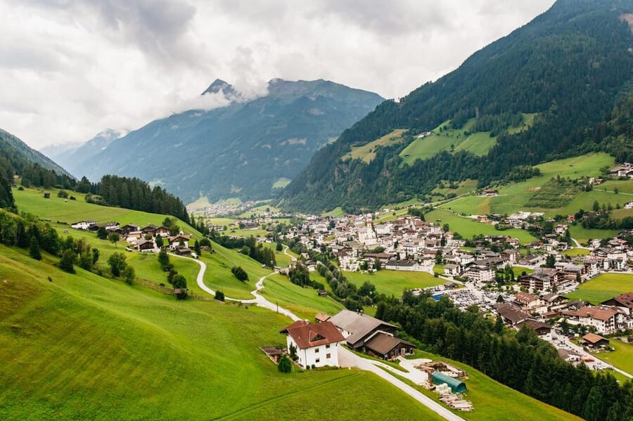 Neustift im Stubaital: Tandem Paragliding Flight - Getting to Elferlift from Innsbruck