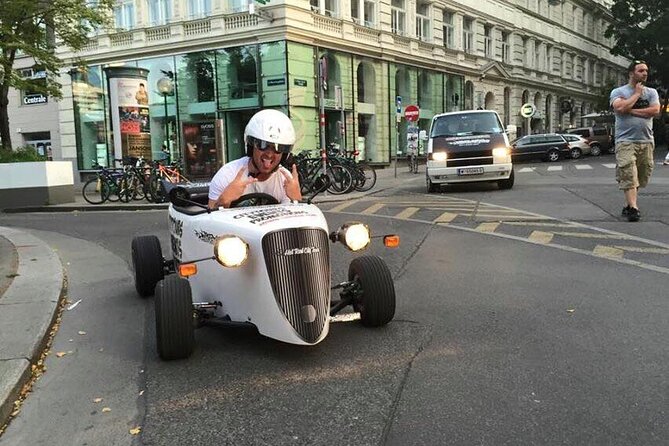 NEW: Hotrod Vienna Sausage Tour - Starting at Judengasse 4 and learning the controls