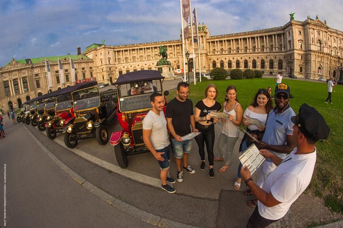 ( Night Tour ) With Private Guide + wine or prosecco - The guide and the problem of street noise