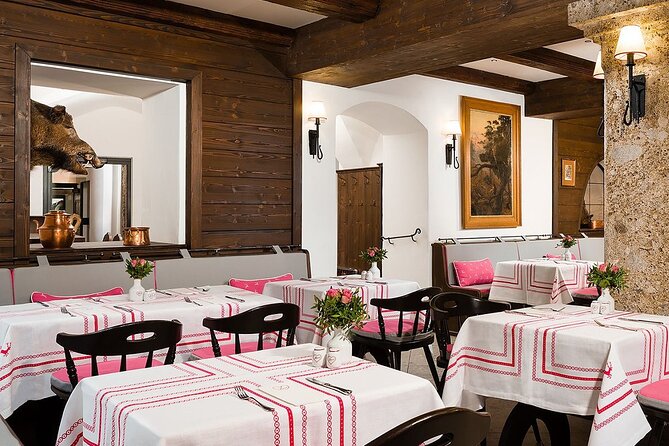 Original Sound of Music Tour Salzburg With Schnitzel and Noodle - Leopoldskron and the famous boating scene