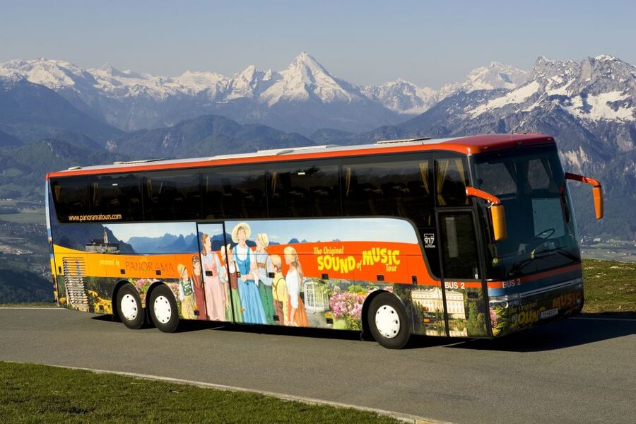 Original Sound of Music Tour with Schnitzel + Noodles - Mondsee Wedding Chapel