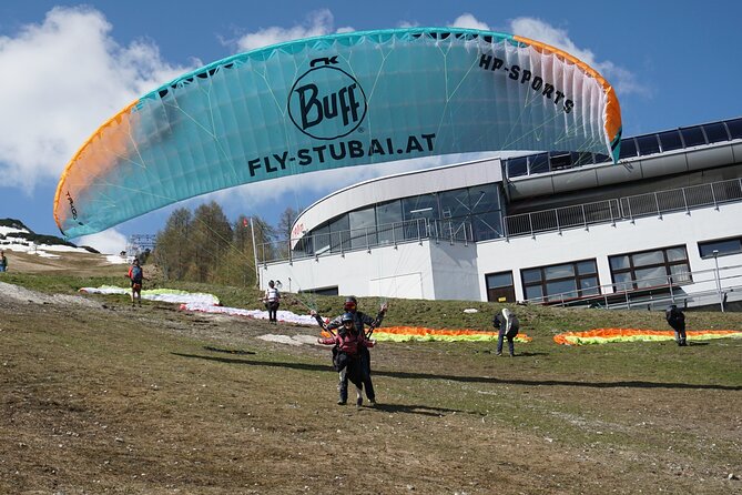 Paragliding in the morning - The landing in a wide meadow