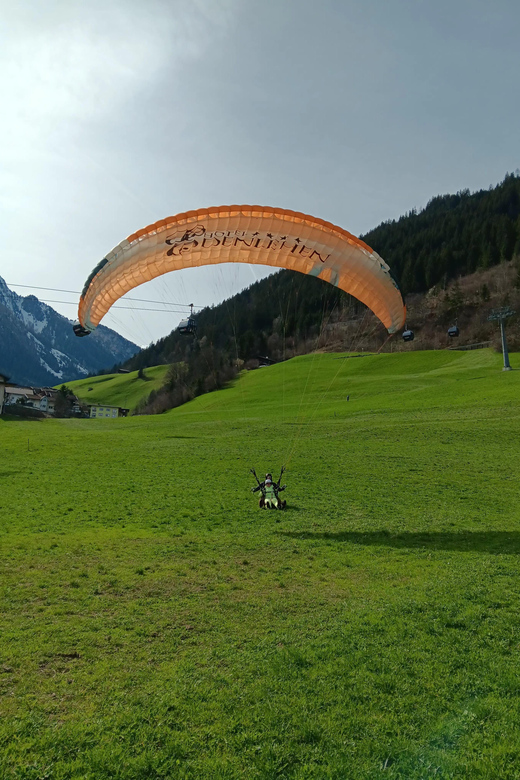Paragliding Tandem Flight - The briefing and gear check
