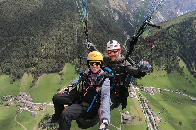Paragliding & Tandemflüge with World Champion & Team, Stubaital - Three-thousand-meter peaks below you