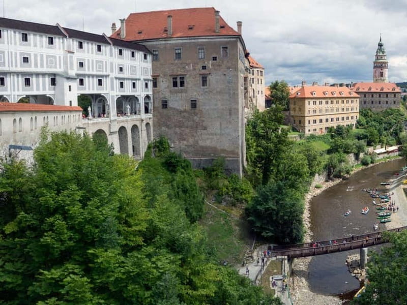 Prague: Transfer to Vienna via fabulous Cesky Krumlov - Krumlov Castle and its changing seasons