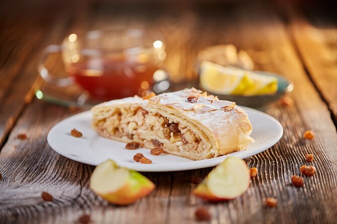 Private Austrian Food Tasting Tour in Salzburg's Old Town - What happens between the meals