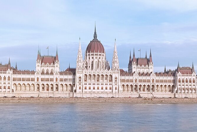 Private car or minivan transfer from Budapest to Vienna or back. - Why a private Budapest to Vienna transfer makes sense
