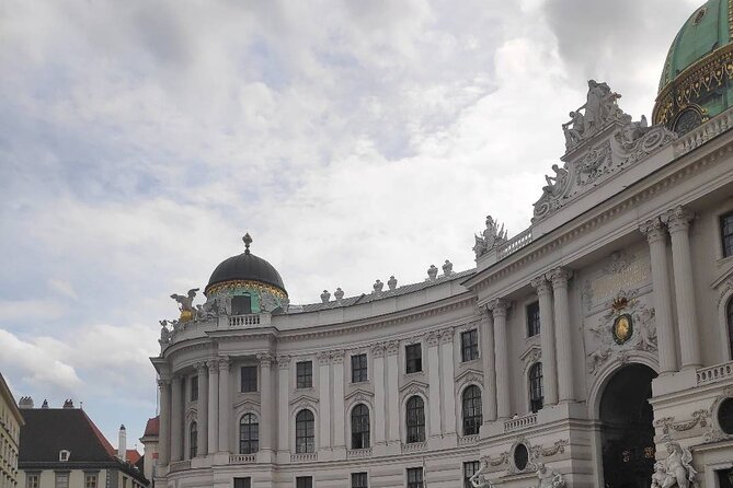 Private car or minivan transfer from Budapest to Vienna or back. - Who should book this transfer