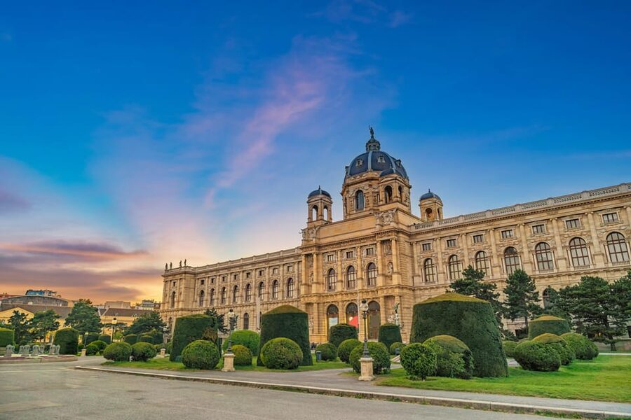 Private day trip from Budapest to Vienna and back - Schönbrunn Palace and its Baroque gardens