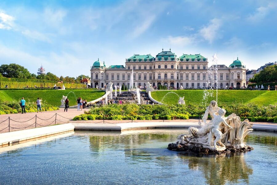 Private day trip from Budapest to Vienna and back - Lunch, coffee, and free time in Vienna