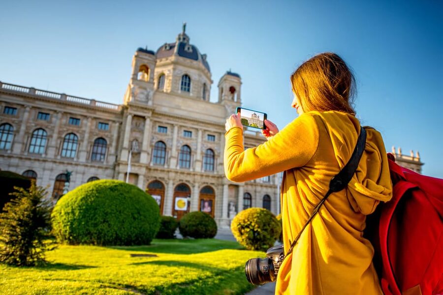 Private day trip from Budapest to Vienna and back - Leaving Budapest by private car
