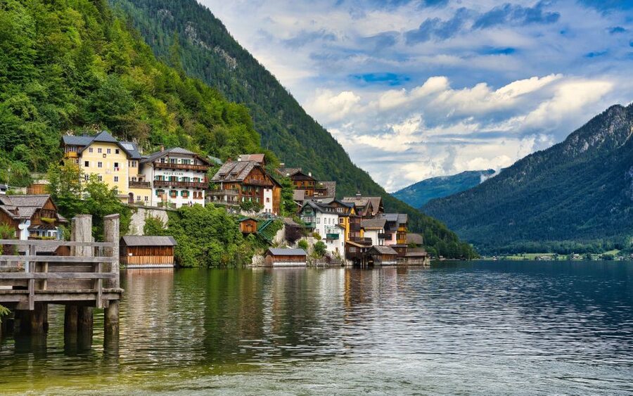 Private Hallstatt Full-Day Tour - Schloss Fuschl and the green water of Lake Fuschl