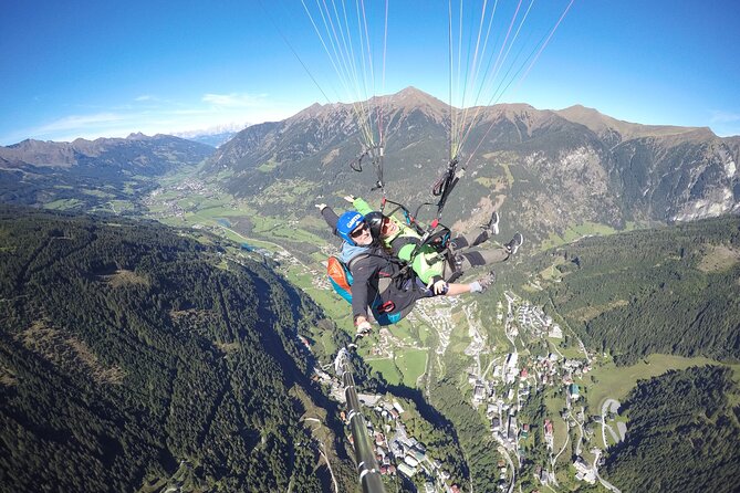 Private paragliding tandem flight in Fulseck - The briefing and weather check