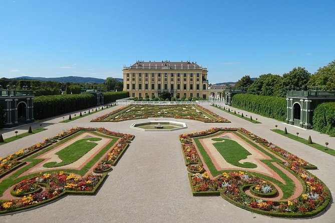 Private transfer from Salzburg to Vienna, 2 hours for sightseeing - Timing is the make-or-break issue