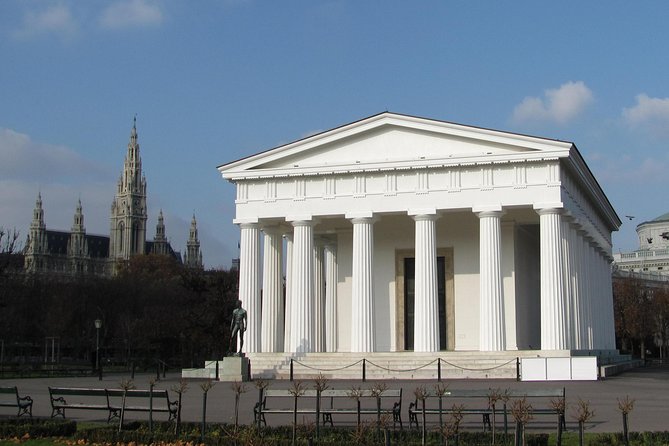 Private Vienna Evening Walk — Orientation for Your First Night - Rathausplatz and Vienna’s public stage