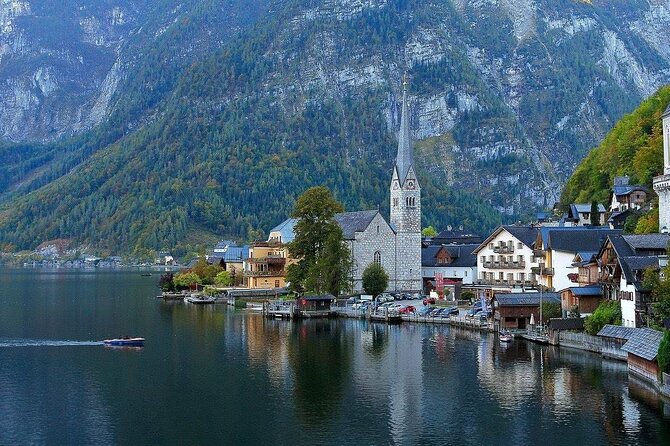 Private Walking Tour of Hallstatt Churches with a Pro Guide - Seeing the wooden altar at Pfarrkirche Maria Himmelfahrt