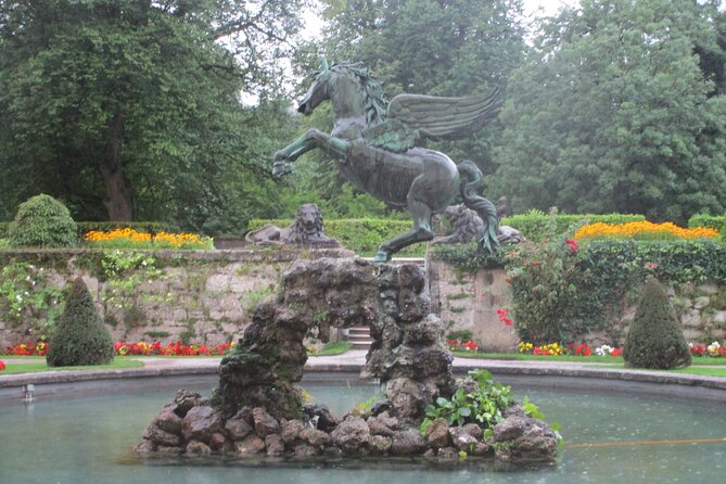 Private walking tour through the old town of Salzburg - Courtyards, Grünmarkt, and Kollegienkirche