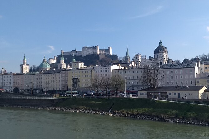 Private walking tour through the old town of Salzburg - Mozartplatz and Salzburg Cathedral
