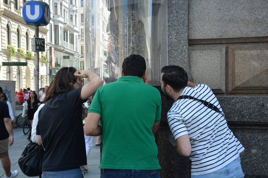 Riddle Tour: Explore the Hidden Gems of Vienna - Finding Vienna’s most beautiful clock