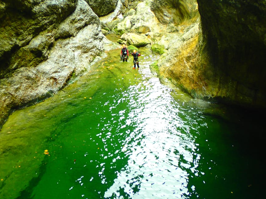 Salzburg: Advanced Canyoning on the Strubklamm - The first jumps and the choice to abseil