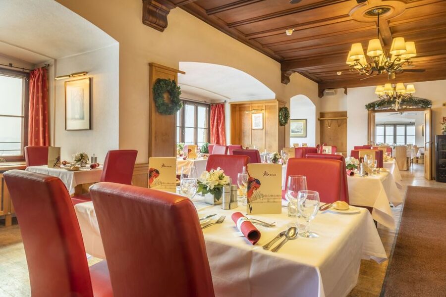 Salzburg: Best of Mozart Fortress Concert and Dinner - Timing your evening by season