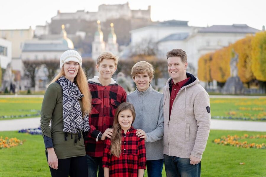Salzburg City: private photoshoot at Salzburgs landmarks - Why a Salzburg Photoshoot Works Better Than Selfies