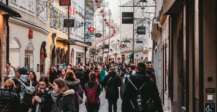 Salzburg: Express Walk with a Local in 60 minutes - A Fast Start at Café Mozart