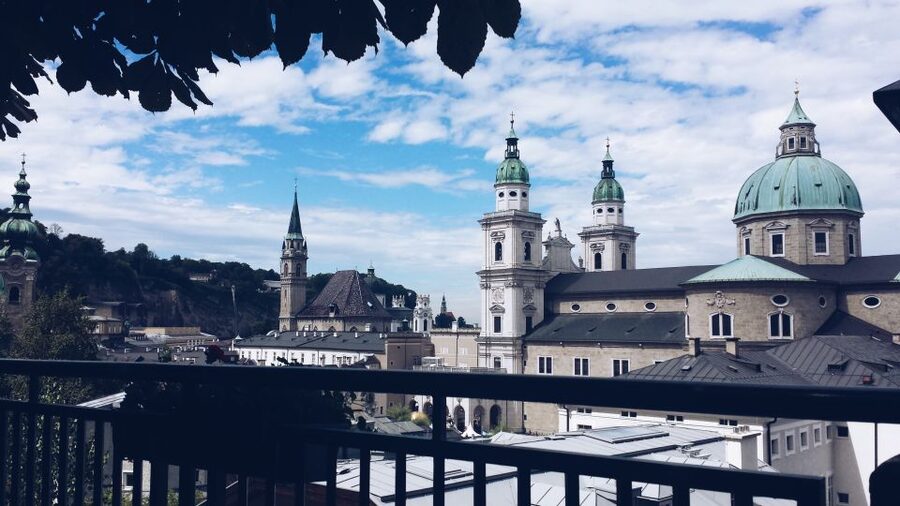 Salzburg: Express Walk with a Local in 60 minutes - Salzburg Cathedral and the Citys Regal Face