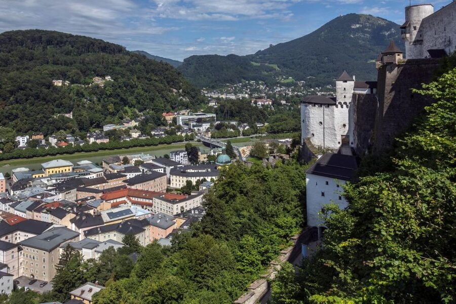 Salzburg: Express Walk with a Local in 60 minutes - A Route That Changes With You