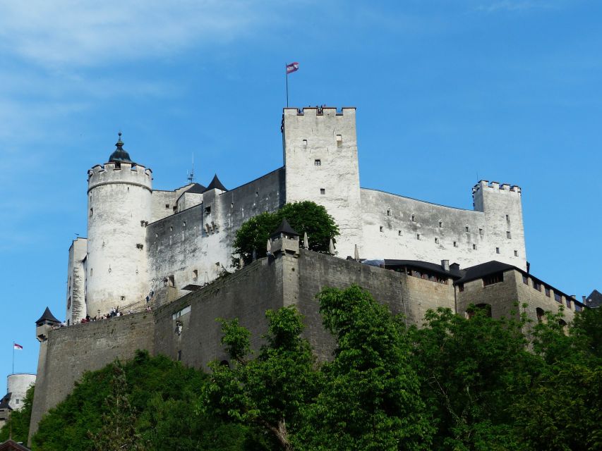 Salzburg: Express Walk with a Local in 60 minutes - Mozarts Birthplace and the Famous Salzburg Story