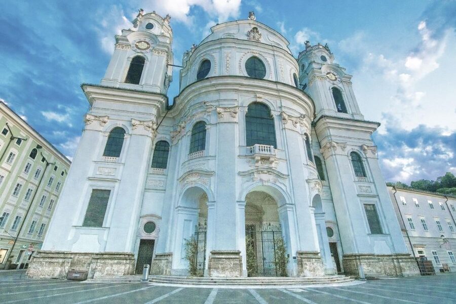 Salzburg: Old Town, Mozart, & Mirabell Gardens Walking Tour - How the guides shape the experience