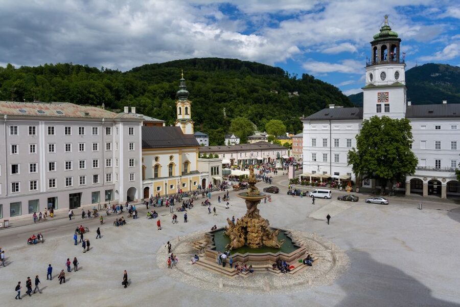 Salzburg: Private City Highlight Tour with a Guide - Old Market and the turn toward grand squares
