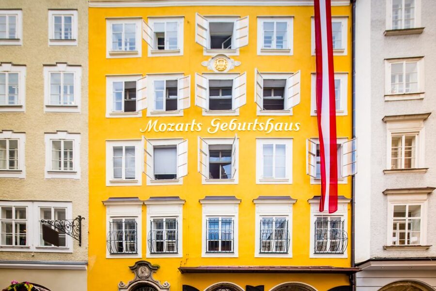 Salzburg: Private City Highlight Tour with a Guide - Salzburg Dom, from frescos to Mozart’s baptismal font