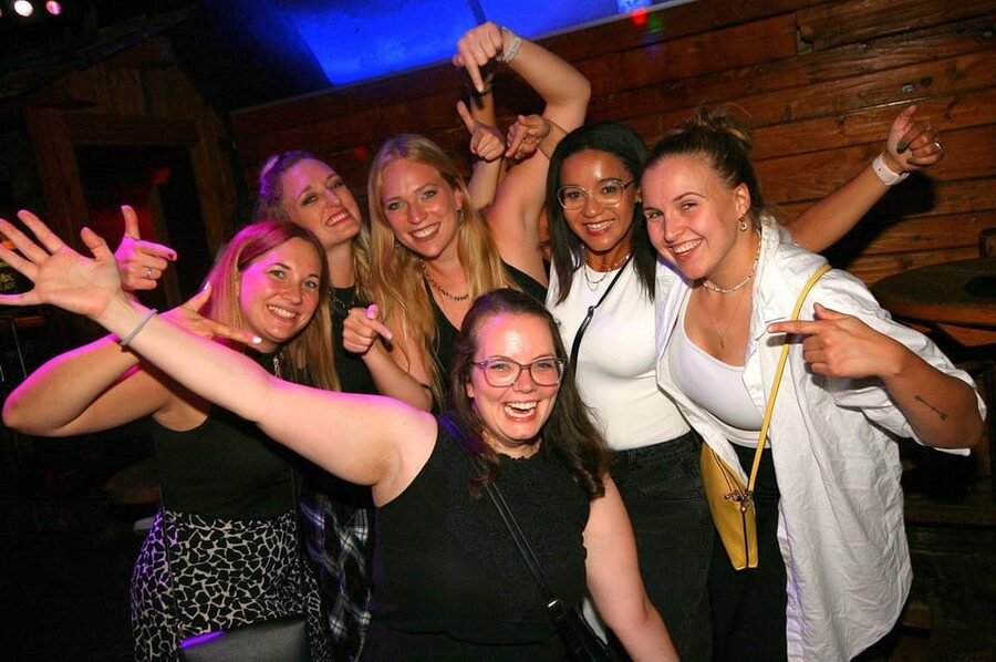 Salzburg: Pubcrawl Tour through best Bars and Clubs in Town - The first three bars: variety over local tradition