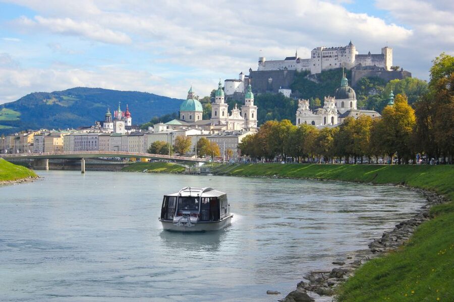 Salzburg: River Cruise & Best of Mozart Fortress Concert - Mozart in the fortress halls