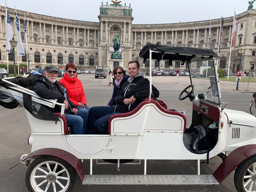 Sightseeing tour in electric vintage car (up to 5 people) - A quiet way to meet Vienna’s grand center