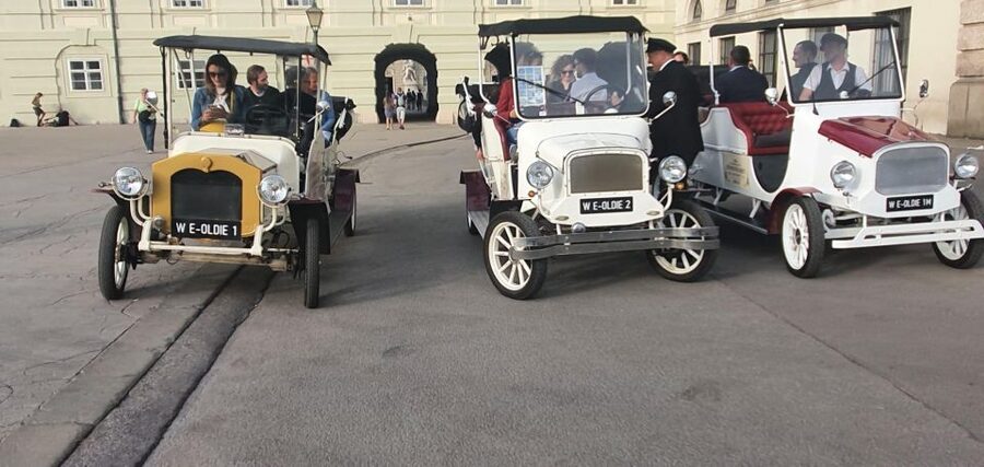 Sightseeing tour in electric vintage car (up to 5 people) - Am Hof and St. Stephen’s Cathedral