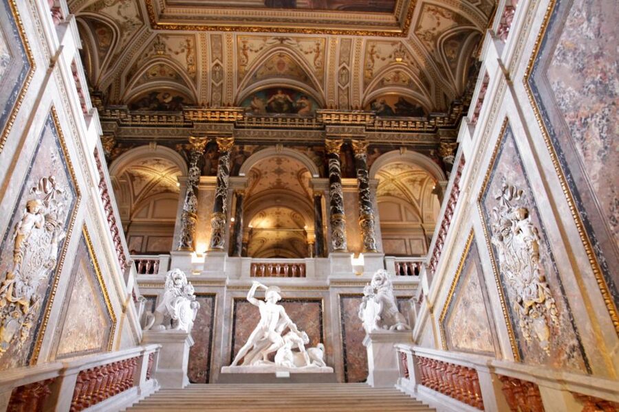 Skip-the-line Private Tour Kunsthistorisches Museum Vienna - Adding the Imperial Treasury in four hours