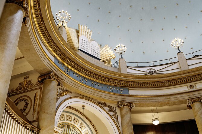 Stadttempel Admission Ticket with a guided tour - A guide-led hour with personal insight