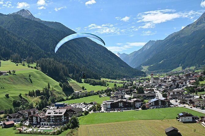 Tandem paragliding in the Stubai Valley near Innsbruck - How demanding is tandem paragliding?