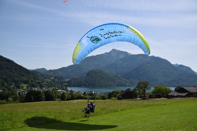 Tandem Paragliding St. Gilgen - Wolfgangsee - Taking off above Wolfgangsee