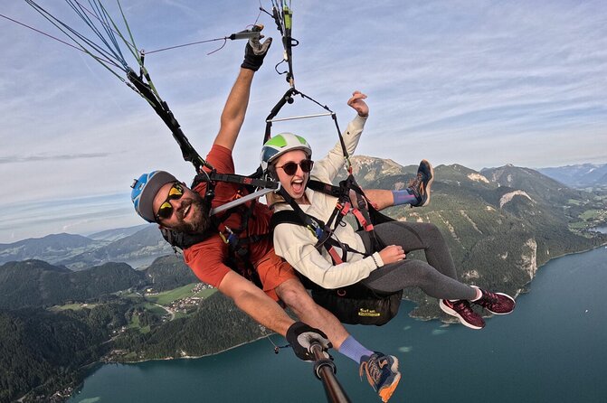 Tandem Paragliding St. Gilgen - Wolfgangsee - Landing back in St. Gilgen