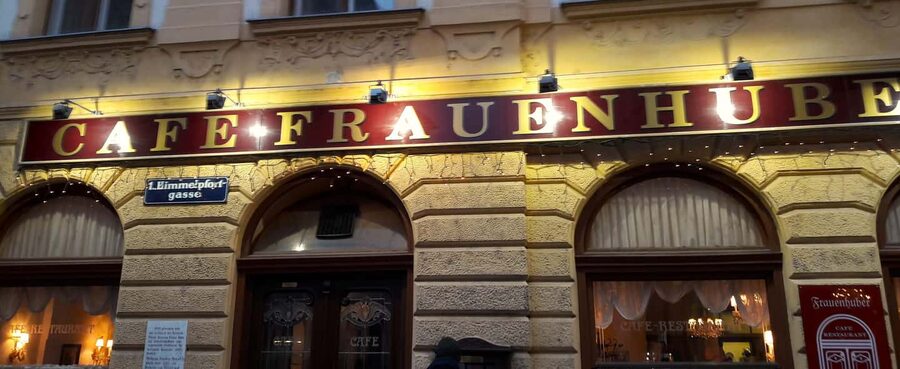 The unknown Vienna City- a guided walking tour in 3 hours - Why the small group improves the experience