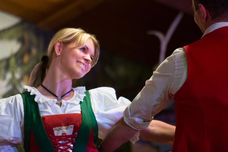 Tyrolean Evenings Family Gundolf in Innsbruck - What Happens During the 90-Minute Show