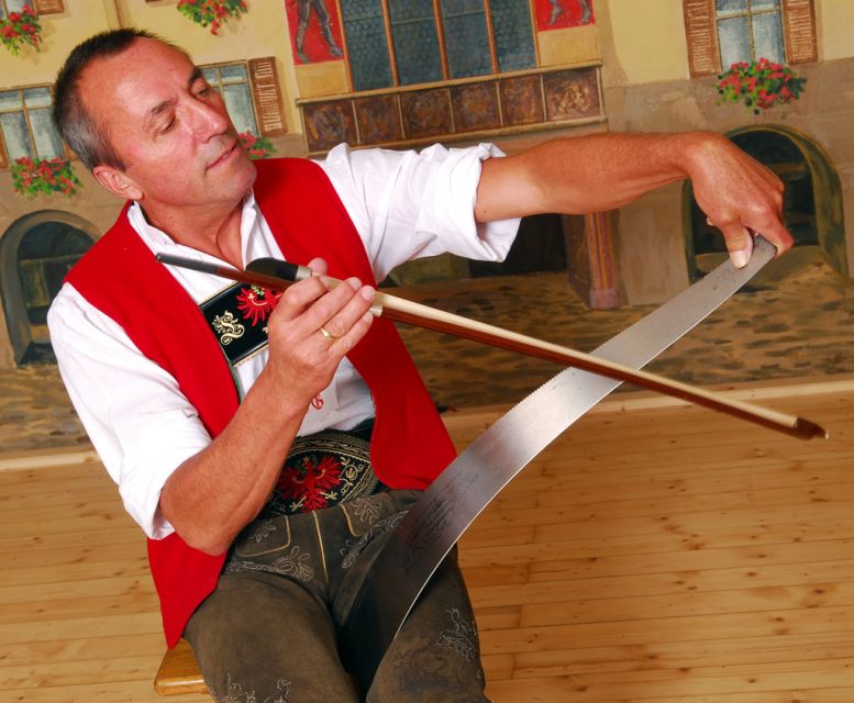 Tyrolean Evenings Family Gundolf in Innsbruck - A Friendly Show for International Audiences